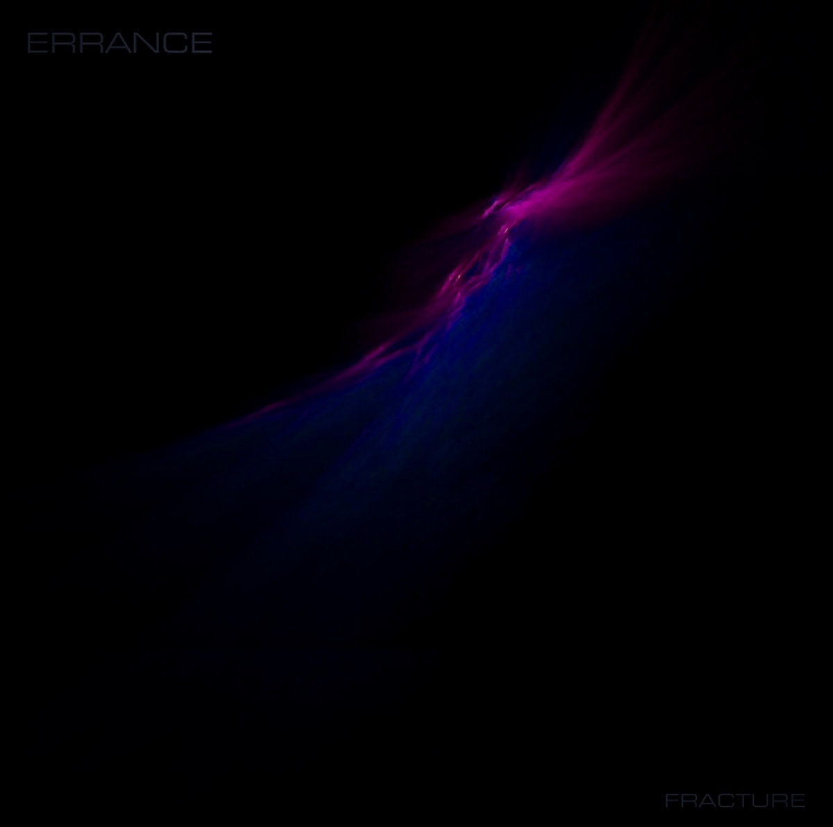 En attaquant cet album d'Errance, on n'a pas la moindre idèe de ce qui nous attend. "Fracture", nous dit le groupe, c'est un album sur l'ècroulement de la sociètè, et la dèchèance de la santè mentale d'un personnage, qui doucement sombre dans la dèmence, irrèmèdiablement. Et cette folie, elle est là , tout le temps, on la sent, même dans les passages les moins violents du groupe. Car Errance est un groupe qui tente des choses, des choses bizarres pour bon nombre d'entre nous : un jeu avec le pan, des bruits parasites, des mèlodies qui n'ont pas l'air d'aller bien ensemble, des changements de structures brutaux, des coupures impromptues, des morceaux très longs, une variation entre moments planants, mèlodiques, et des pilonnages de violence torturèe, des petits clins d'oeils par-ci par-là  à  Converge ; autant de moyen que le groupe emploie pour construire son histoire. Là  encore, c'est une expèrience d'ècoute, qui va bien plus loin que la simple ètiquette "Black Metal" qu'on peut lire çà  et là , et qu'on a la chance de compter parmi nos sorties à  nous. 