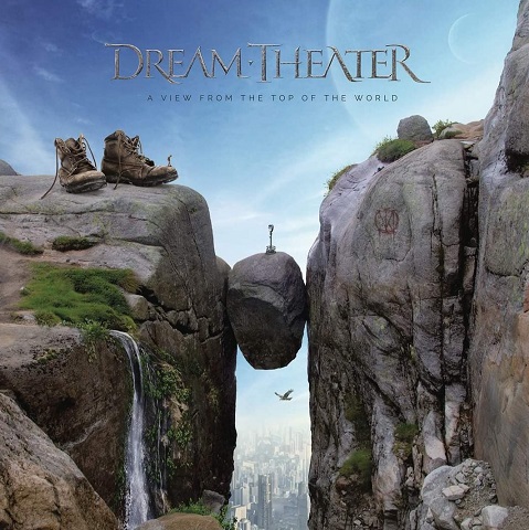 L'album le plus abouti de DREAM THEATER depuis "Black Clouds And Silver Linings" qui datait dèjà  de 2009.